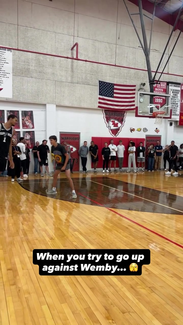 必赢下载网址-我不要面子的吗？文班亚马血帽粉丝&amp;随即隔扣对方！