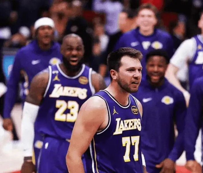 必赢APP-赢几场？湖人未来6场：雷霆、独行侠、雷霆、勇士、太阳、爵士|骑士|俄克拉荷马雷霆队|达拉斯独行侠队|菲尼克斯太阳队|克利夫兰骑士队_新浪体育_新浪新闻